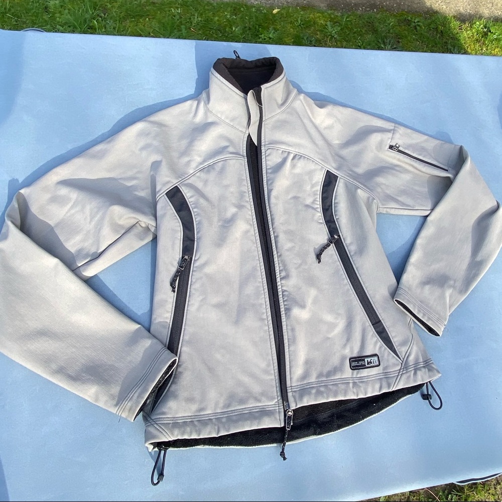REI Women’s soft shell jacket
